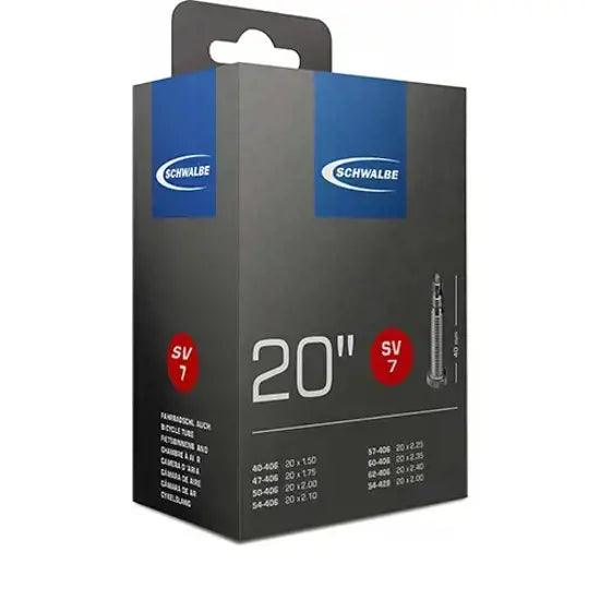 CHAMBRE A AIR - Schwalbe Tube 20X1.50-2.50 Standard PRESTA SV7 - Dimension : 20X1.50-2.50/ Type : Standard/ ETRTO : 40/62-406/ Anti-crevaison : Non/ Clous : Non/ Ebike : Non/ Valve : PRESTA - OURS VÉLOS