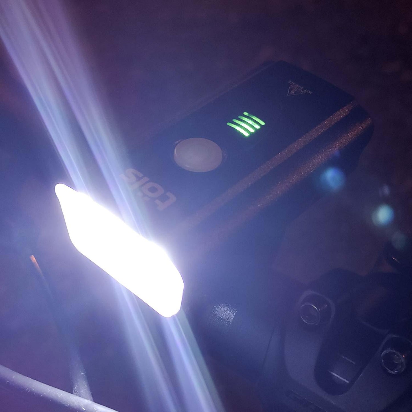 Éclairage avant TOLS AINA PRO USB 900 LM - OURS VÉLOS
