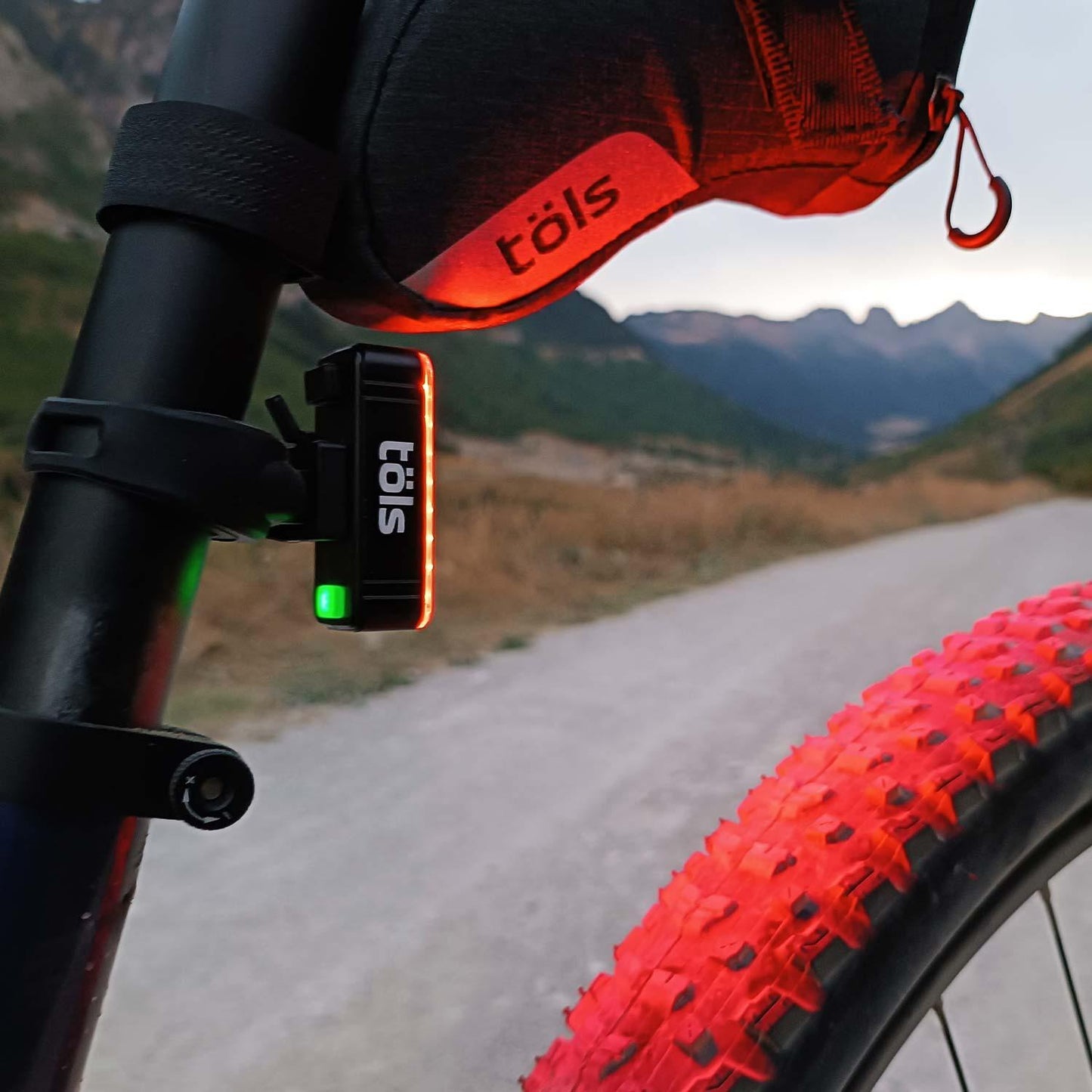Éclairage arriere TOLS AINA USB REAR LIGHT - OURS VÉLOS