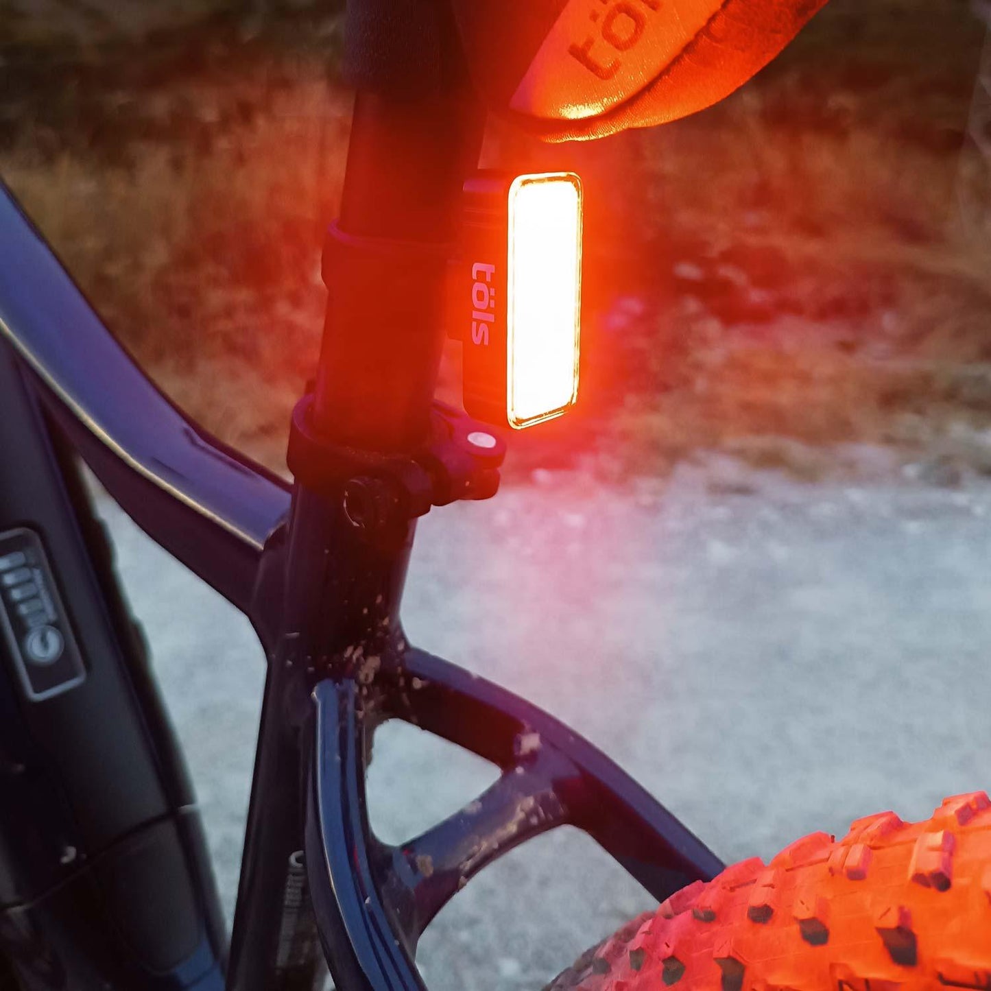 Éclairage arriere TOLS AINA USB REAR LIGHT - OURS VÉLOS