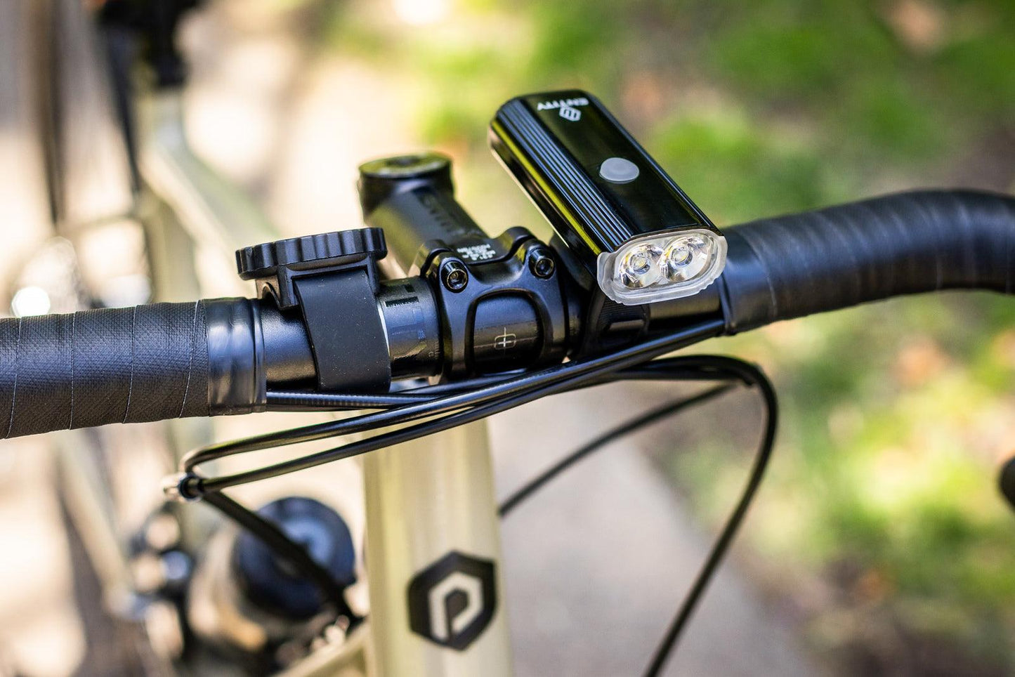 Eclairage HL800 Entity - OURS VÉLOS