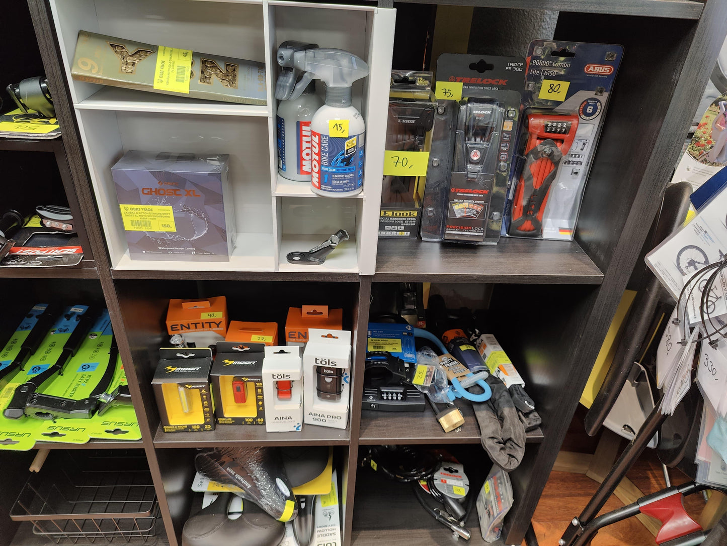 Découvrez Plus d'Accessoires en Magasin - OURS VÉLOS