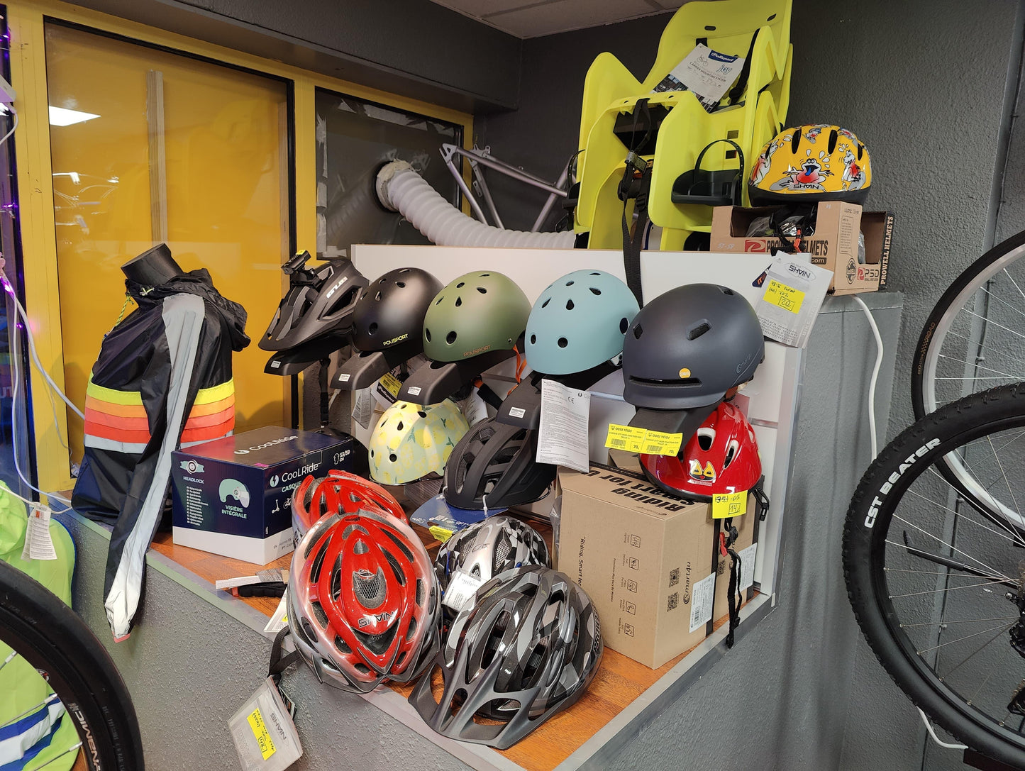 Découvrez Plus d'Accessoires en Magasin - OURS VÉLOS