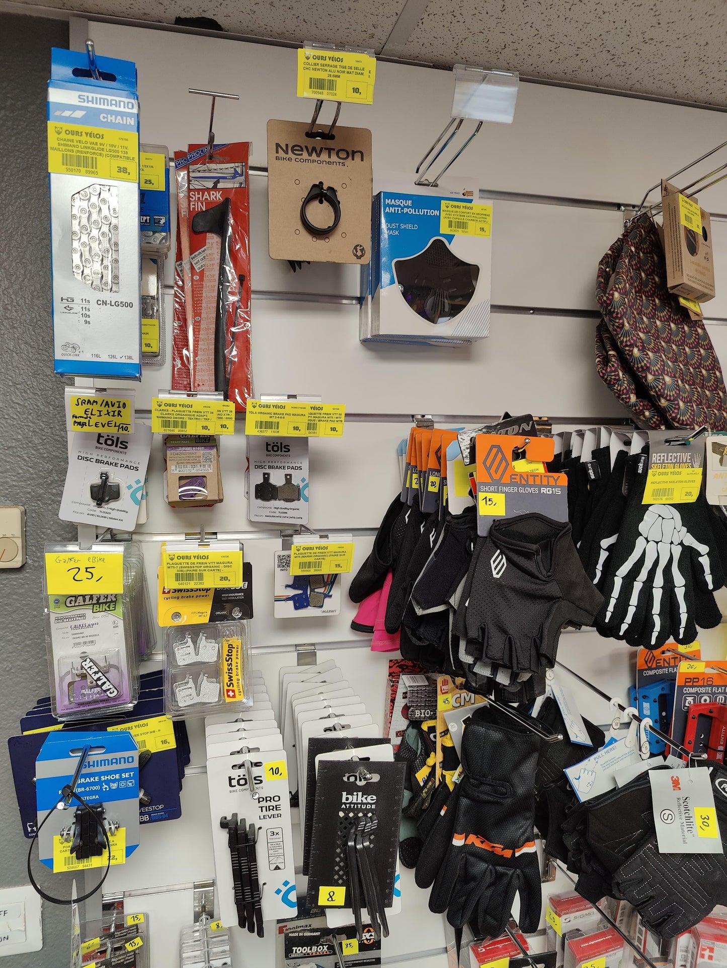 Découvrez Plus d'Accessoires en Magasin - OURS VÉLOS