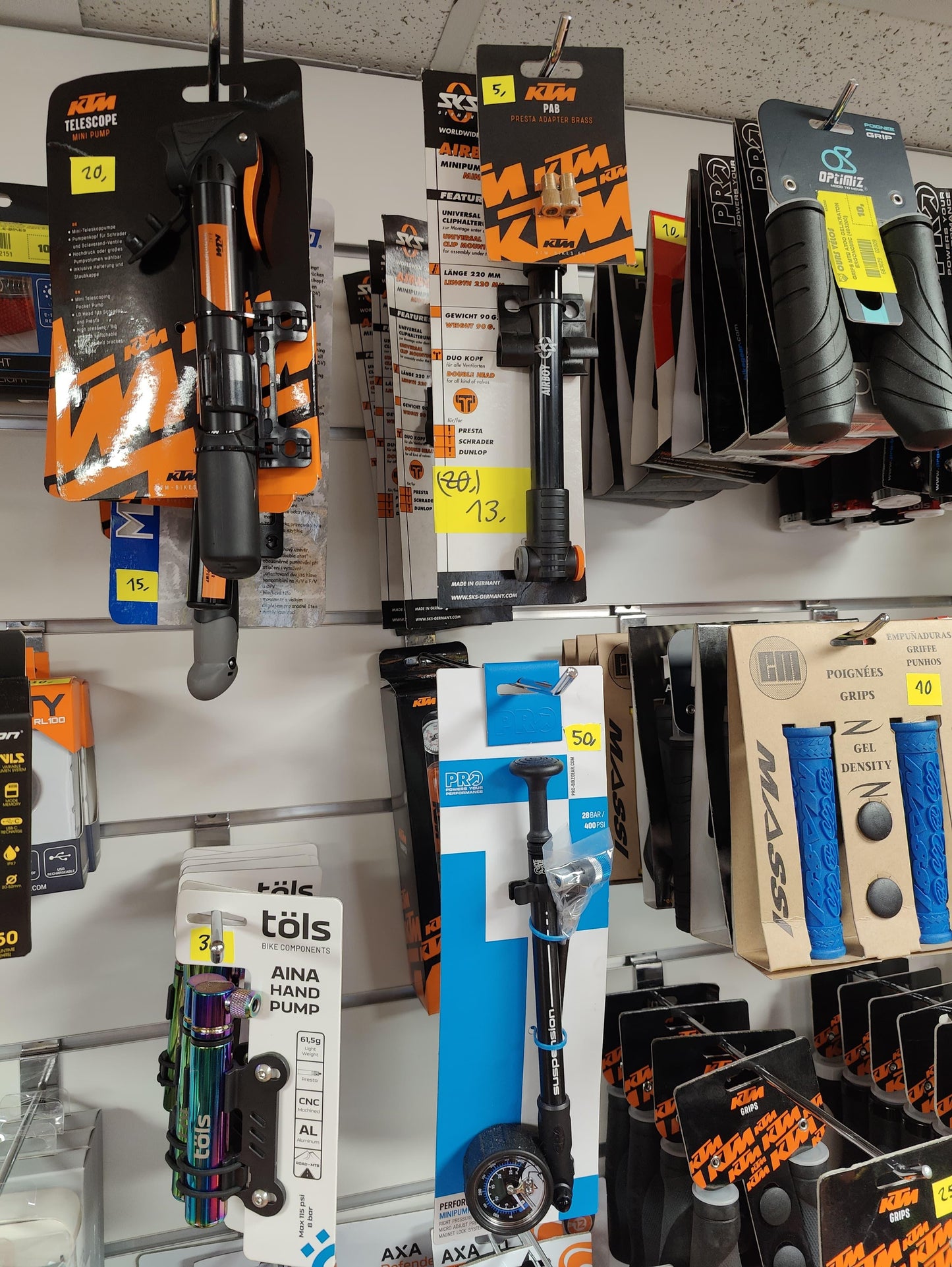 Découvrez Plus d'Accessoires en Magasin - OURS VÉLOS