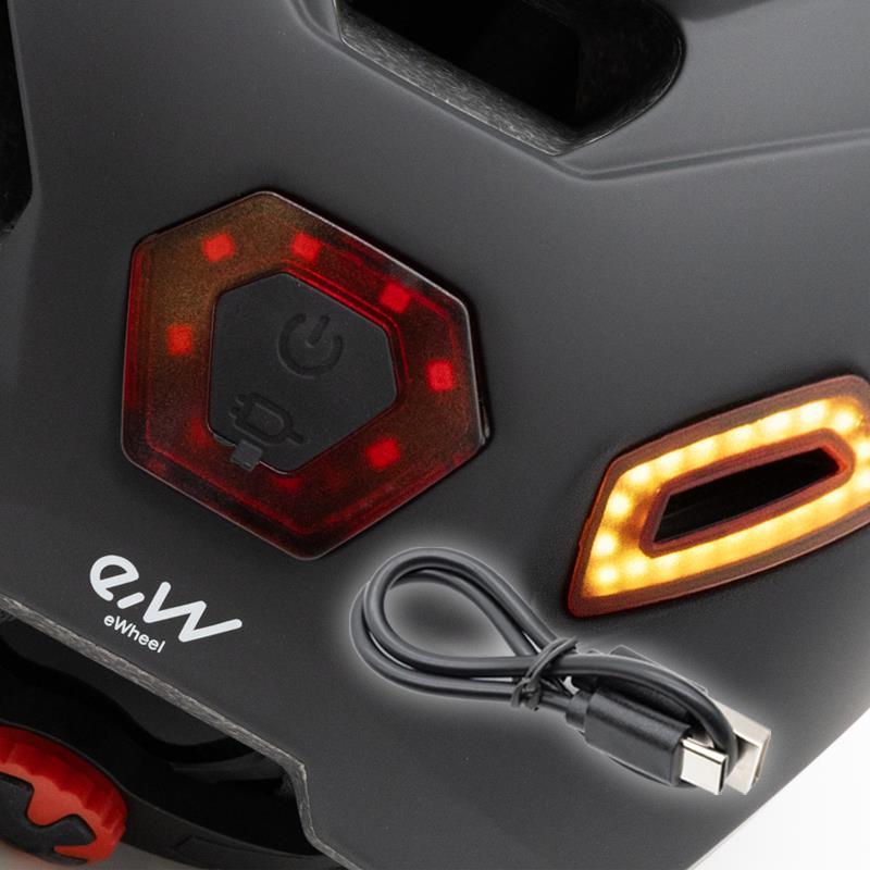 Casque avec clignotants et eclerages avant et arriere, noir taille unique - OURS VÉLOS